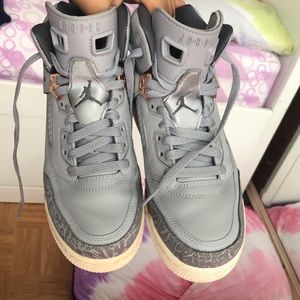 Rose gold and grey Jordan’s.💕